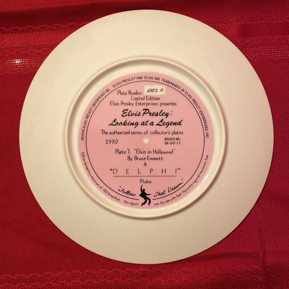 Elvis Presley: Looking at a Legend Delphi Collector Plate - 8 1/2” - Picture 2 of 7